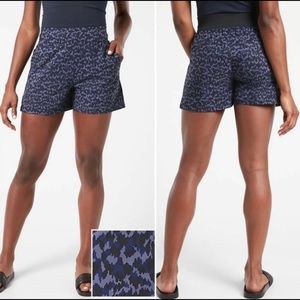 Athleta Brooklyn Printed Short in Allure Navy Size 6